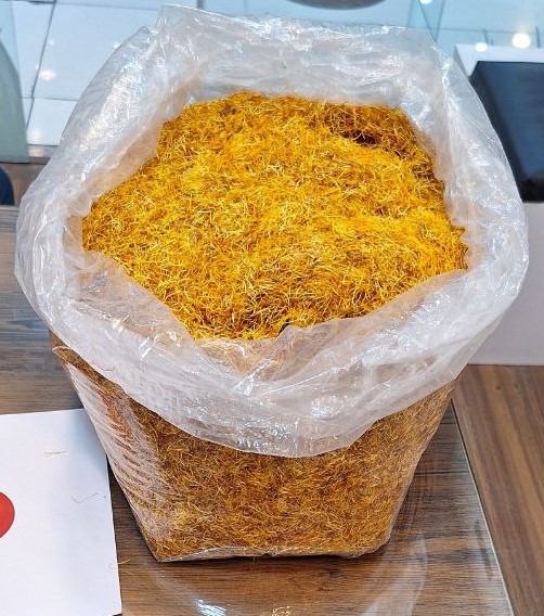  زعفران الجذور